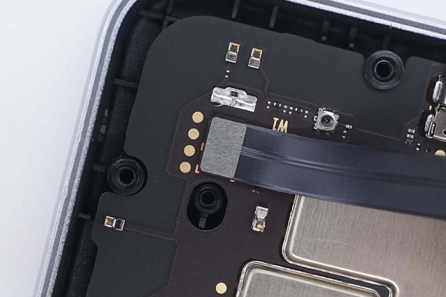 高达1999元售价是怎样的用料做过水准？中兴U60 Pro 5G随身WiFi拆解
