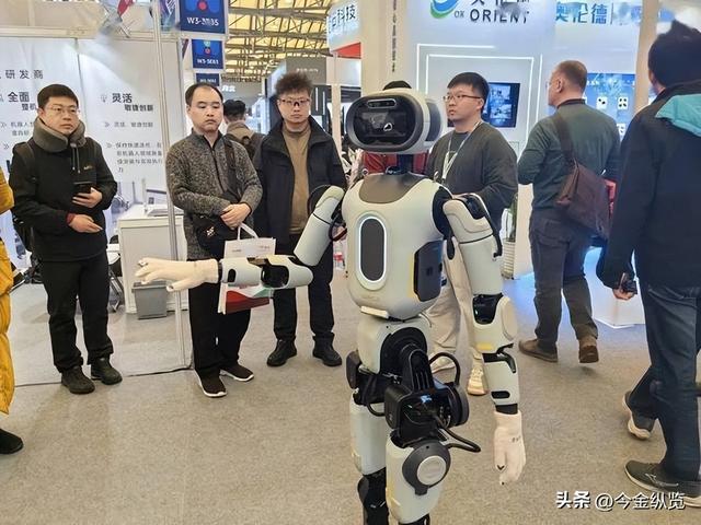 一落千丈！人形机器人订单35亿，交付不足千台，尴尬生意谁买单？