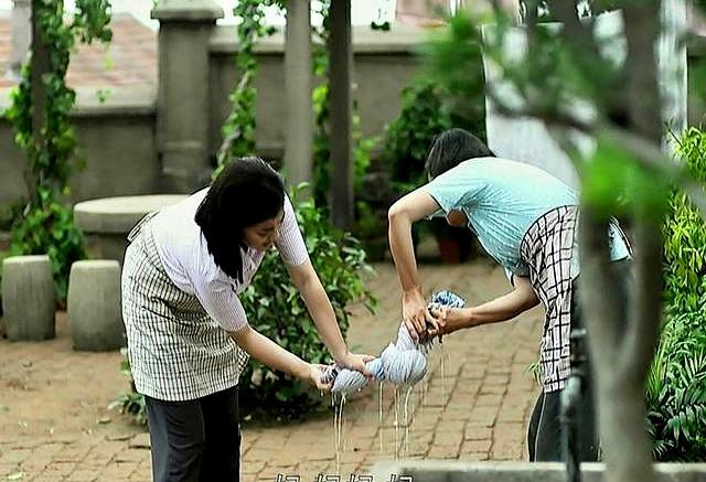 《父母爱情》江家的收入到底是什么水平？用茅台酒作参照比较直观