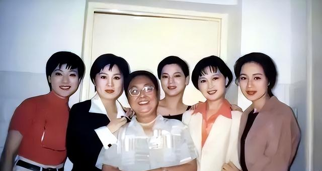 难怪王扶林导演非要把她“化丑”，当年的她漂亮到欧阳奋强不敢看