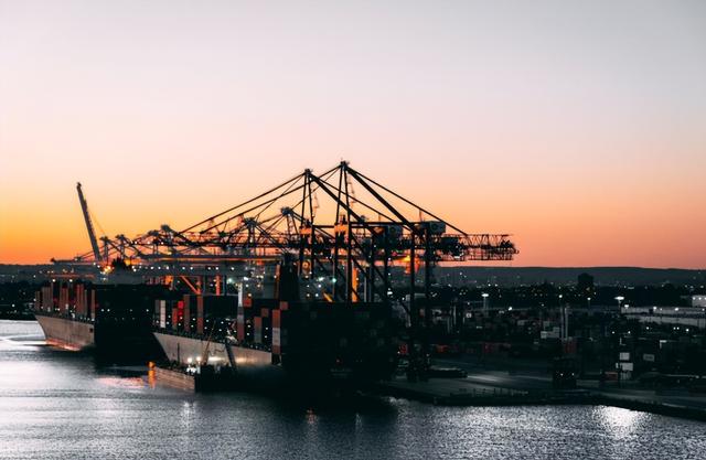 20家美企被拉黑	，美方王牌失效，美媒：中国给特朗普上了一课