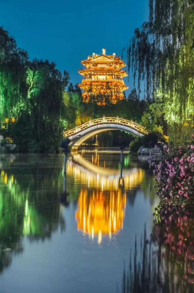 比苏州更江南，小吃堪称一绝，这座低调的北方水城，一到秋天就美翻了