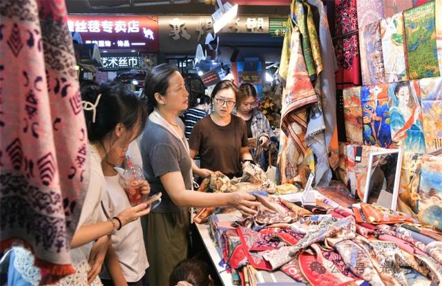 敦煌夜经济持续释放活力