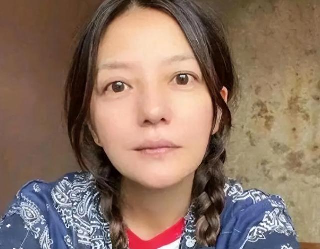 封杀四年，49岁赵薇突传消息，因胃癌去世传闻5个月前就真相大白