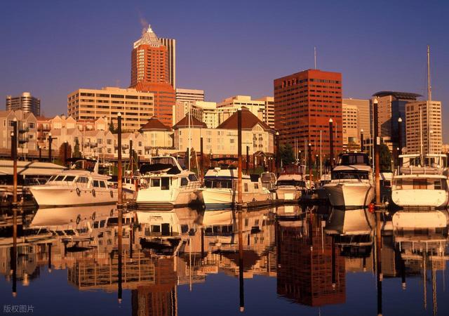 景致记录：狄更斯原地滚上架子床，担心被上铺胖子压死，一夜无眠