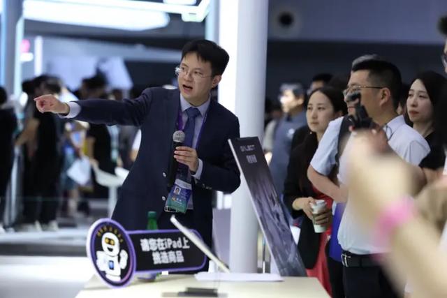 2025 WAIC 银河通用机器人多场景技能集中亮相