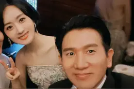 赵丽颖新恋情疑似曝光，男方是42岁的导演赵德胤！网友：不般配图片