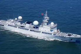 天天追着美国军舰跑，还给他们放喜羊羊？815A为何这么“溜”？图片