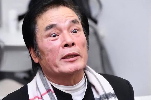 “6个老婆”同住一室，每人每月7万零花钱，71岁又娶第七房小娇妻