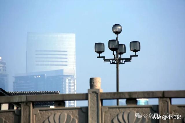 这条河边老街的“慢生活”：他们沿用数十年前的方式，一晃半生
