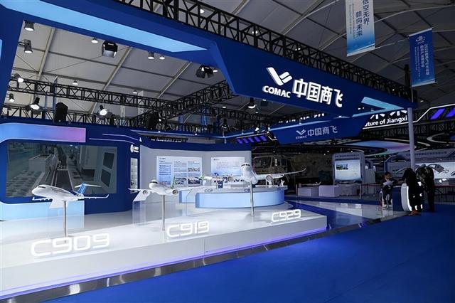 中国商飞C909、C919三机编队气贯长虹！C929模型亮相