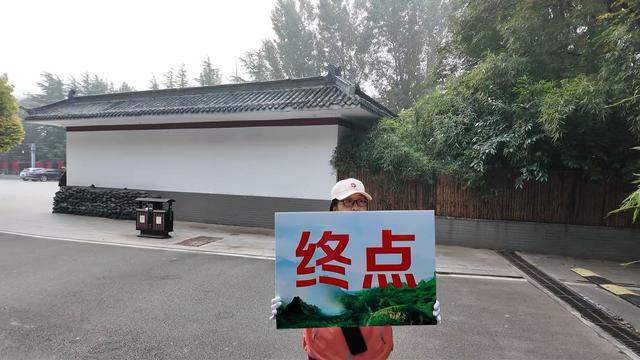 秋高气爽登高行 古都老人庆重阳——2025年河南省洛阳市庆重阳老年人登山活动侧记