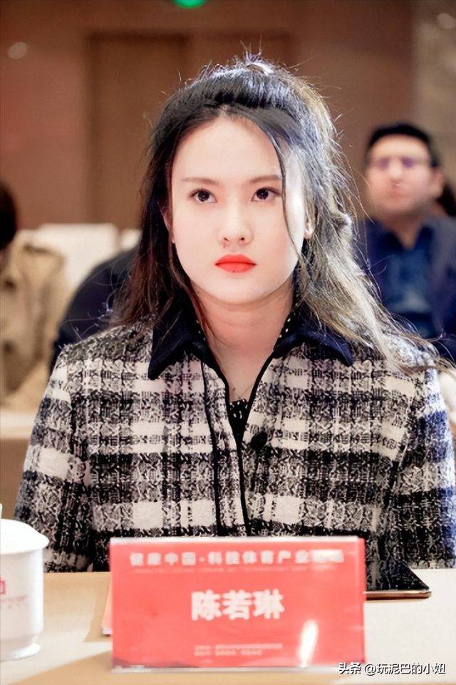 关系藏不住了！奥运冠军陈若琳放着霍启山不选 ，原来她喜欢这样的