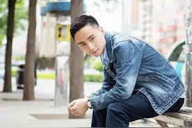 50万年薪男子暗恋女同事5年求婚被拒后转头相亲，为女同事大哭？图片