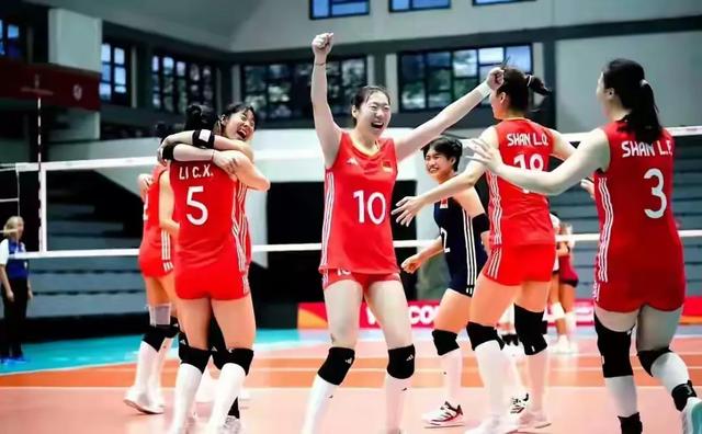 中国女排3-0横扫美国，豪取五连胜晋级16强！CCTV5今晚全程直播