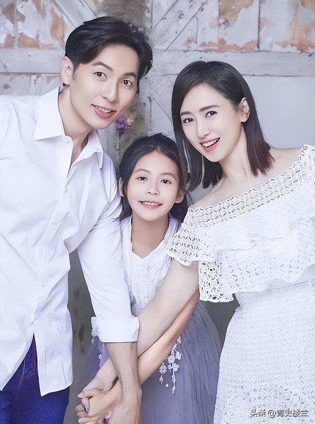 她出身清华大学，因拍三级片与父母决裂，如今再不让女儿进娱乐圈