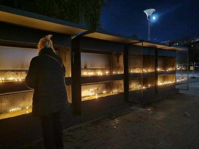 塞尔维亚，老贝城的圣萨瓦大教堂，马赛克壁画把金色用到极致典雅