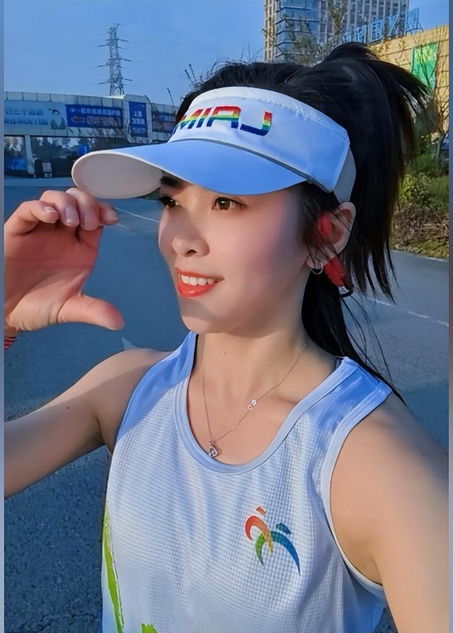 贵州跑圈“女神”李绍艳去世	，年仅30岁，多次在马路上逆行摆拍