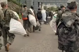 贵州洪灾成网红“照妖镜”，谁真心救灾，谁在作秀，全照出来了！图片