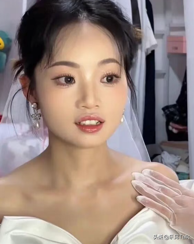 贵州新娘换敬酒服归来，22桌宾客全走光！网友辣评：只有新娘在乎