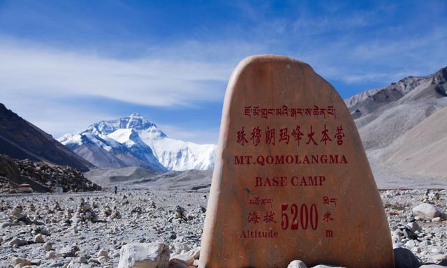 珠峰登顶路拥挤，梅里雪山海拔仅6740米，为何无人能登顶？