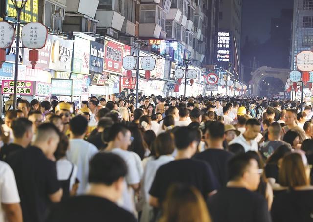 一轴两翼之夜生万象
