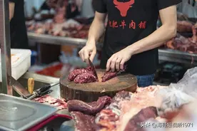 以后买排骨千万不要让商家给剁好了，这里面的水太深了。图片