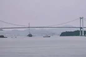 737期～船舶靠港，女船员下地和陌生男人见面，真实一幕让人难忘图片