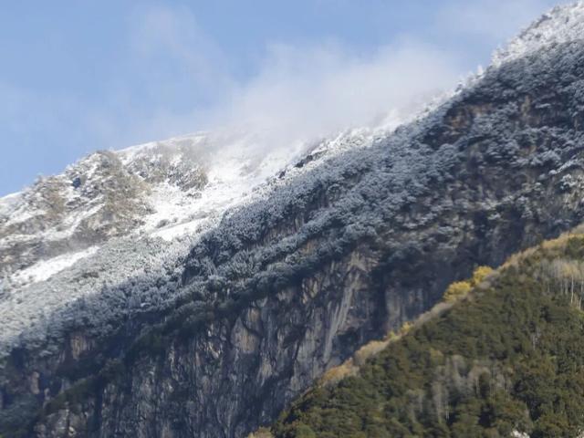 达古冰川 “不止 4860 米” 的深度浪漫，藏着信仰与烟火气