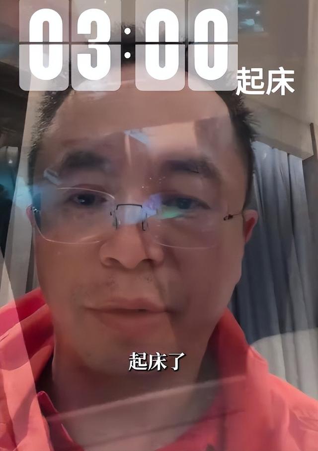 7位商界大佬现场观看阅兵，雷军周鸿祎3点出发，董宇辉位置不简单