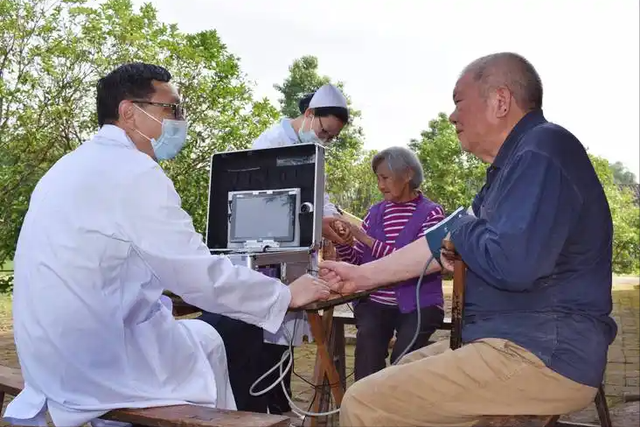 大蒜是尿酸的杀手？医生忠告：若想要肾脏健康，3种蔬菜要少吃