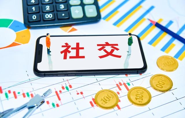 朋友圈静默革命：当数字喧嚣退场，真实生活才刚刚开始