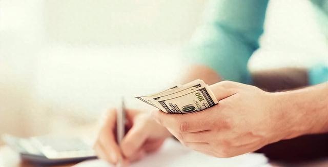 一夜负债200亿？电动车巨头轰然倒塌：终于活成贾跃亭信徒