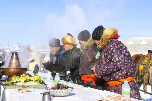 雪煮铜锅鲜 冬储肉飘香——锡林浩特那达慕上演冬日味蕾盛宴