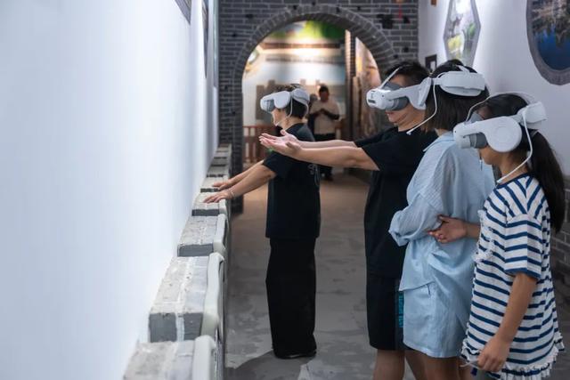 台儿庄古城复兴楼“登高祈福”，愿你拾级而上，步步皆好运！