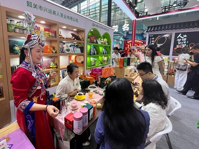 2025广东旅博会圆满落幕！韶关展厅展示非遗绝技+AI打卡、抽奖火出圈！实力诠释“天然氧吧，康养胜地”