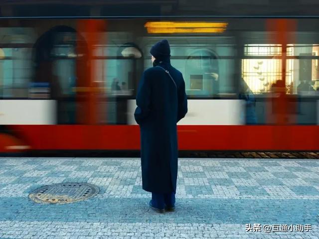 富士(FUJIFILM)GFX100RF 评测对比：高解析无防抖F4的取舍之道