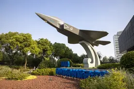 中国军事科技的崭新篇章：当代最先进军事武器的发展图片