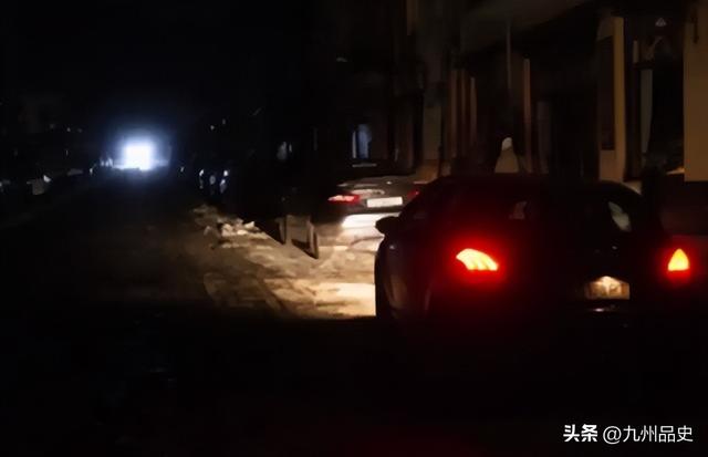 100枚导弹从天而降，美军发起斩首行动，特朗普下令，俄英法失声