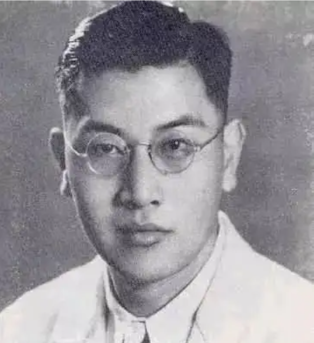 新中国成立，他准备去北京当官，半路才想起自己是汉奸，连夜南逃