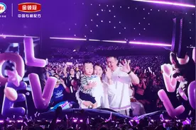 张杰演唱会现场上演高甜求婚瞬间！金领冠是懂宠粉的！图片