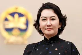 蒙古国的“当代孝庄”，曾捐助中国3万头羊，靠美貌征服马克龙图片