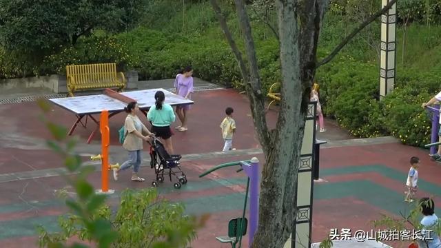 重庆綦江籍籍无名的袖珍镇,距主城很近,凭啥引来数万常住游客?