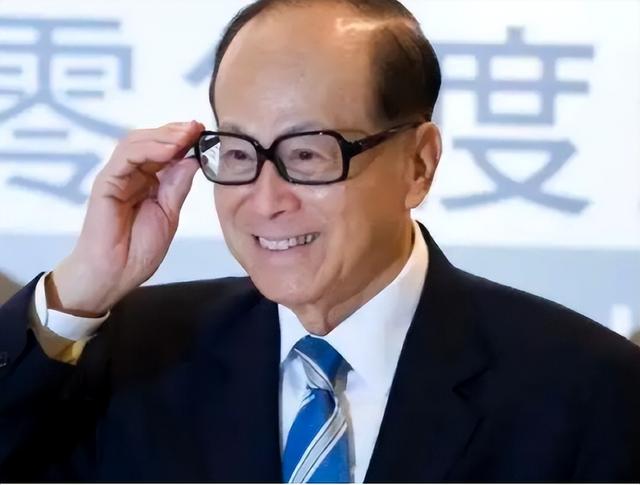 2909亿身价有何用？97岁的李嘉诚无力回天，两个60岁儿子已成心病