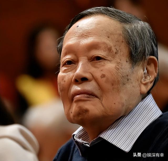恩爱21年抵不过现实！103岁杨振宁已白发衰老，49岁翁帆绚烂如花