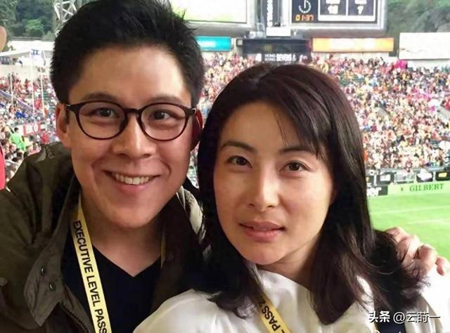 霍震霆没想到，44岁儿媳郭晶晶再次官宣喜讯，让整个阔太圈沉默了