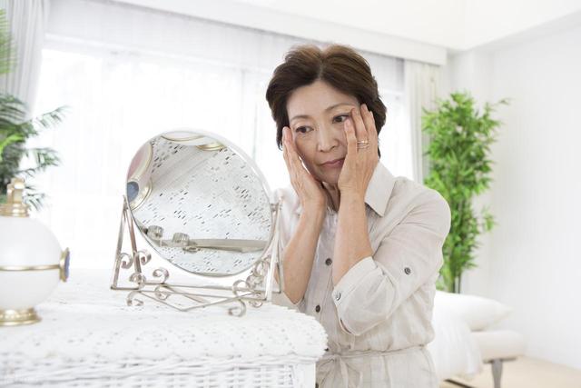 50岁后，遇到喜欢的异性，记住这句话：连朋友都不要做