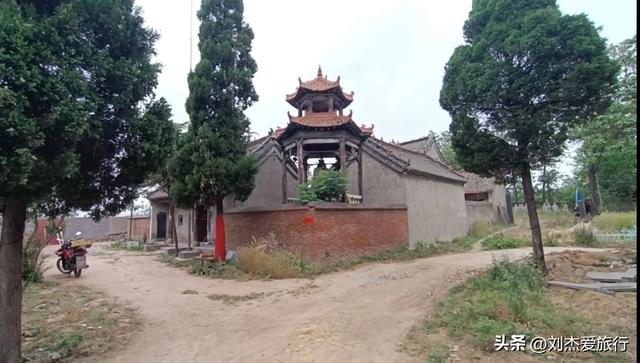 参观新密北宋名将杨业祠，祠内石人军士方阵堪称一绝