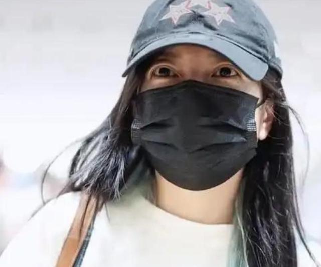 拔出萝卜带出泥！49岁赵薇近况被曝，原来圈内封杀只是冰山一角