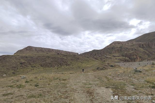 山南市：寻访藏王墓